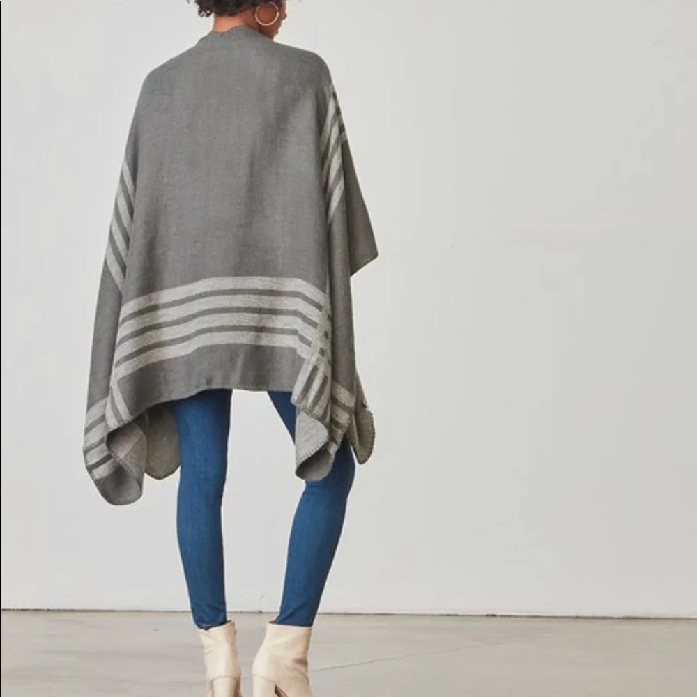 NEW B.B. Dakota Reversible Poncho - Picture 6 of 8